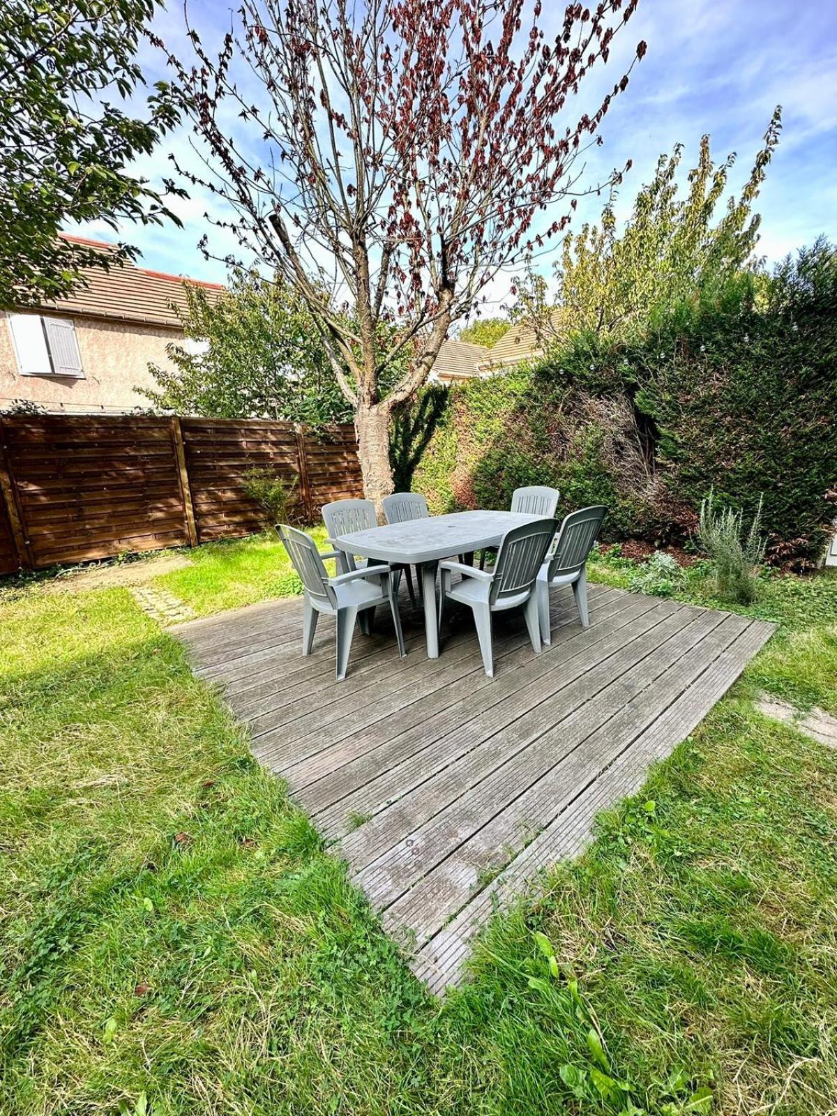 Appartement Calme Avec Jardin Proche De Paris Evry-Gregy-sur-Yerre Екстер'єр фото